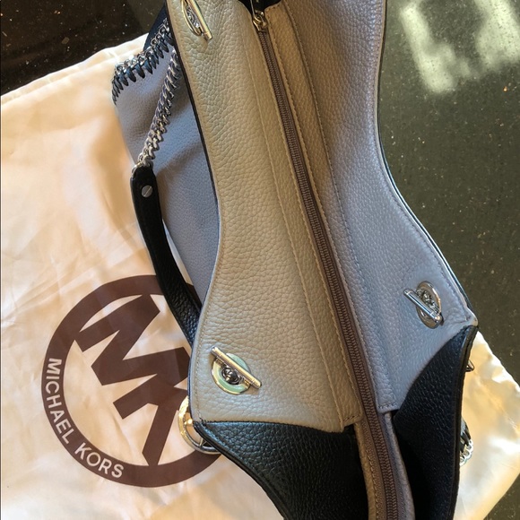 COPY - Michael Kors - Picture 6 of 7